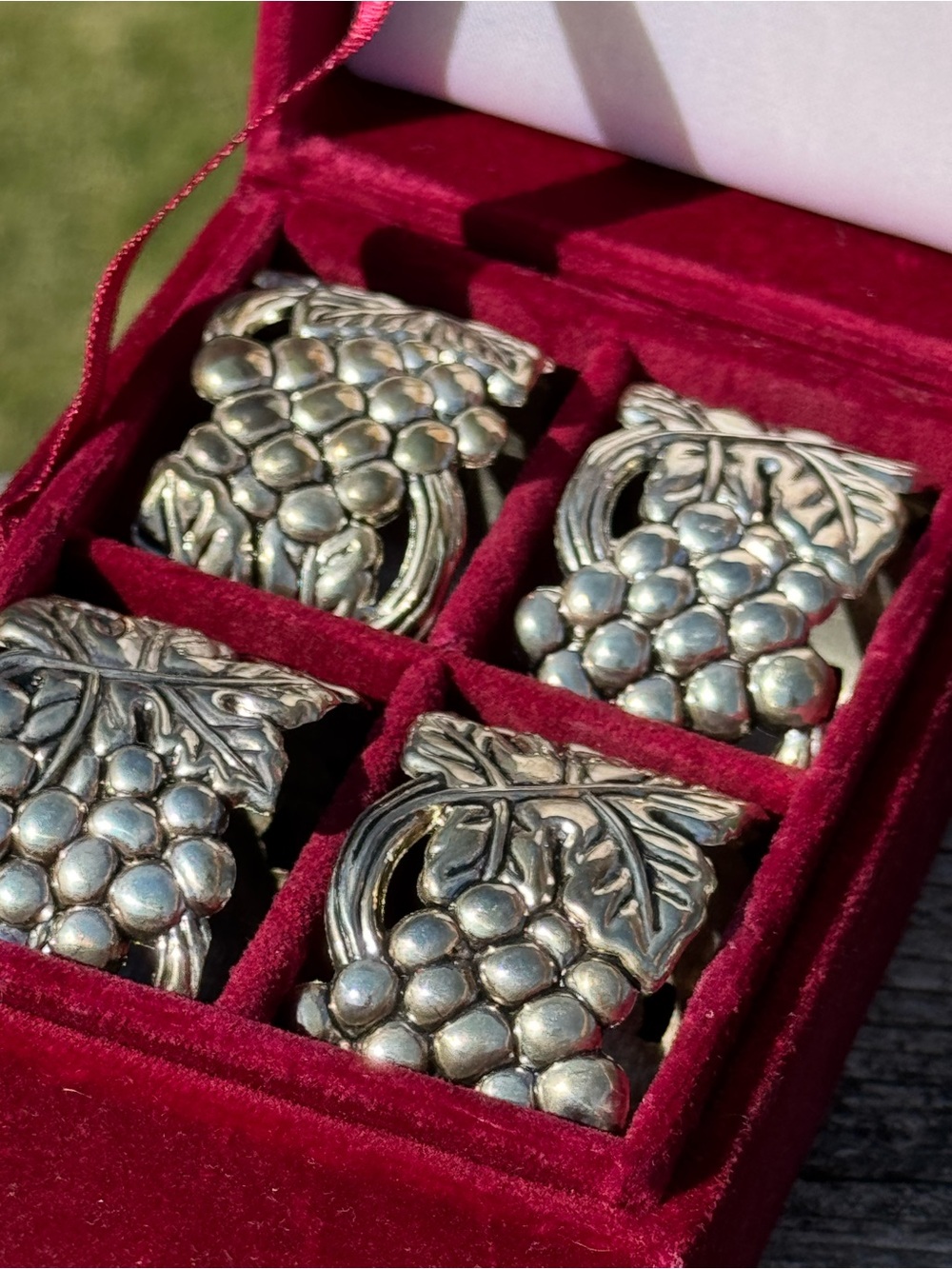 Vintage Y2K Godinger Silver Art Grape Napkin Rings Set of 4 Velvet Box